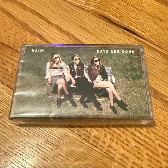 HAIM 'Days Are Gone' Cassette Tape new (sealed) - Picture 4 of 5
